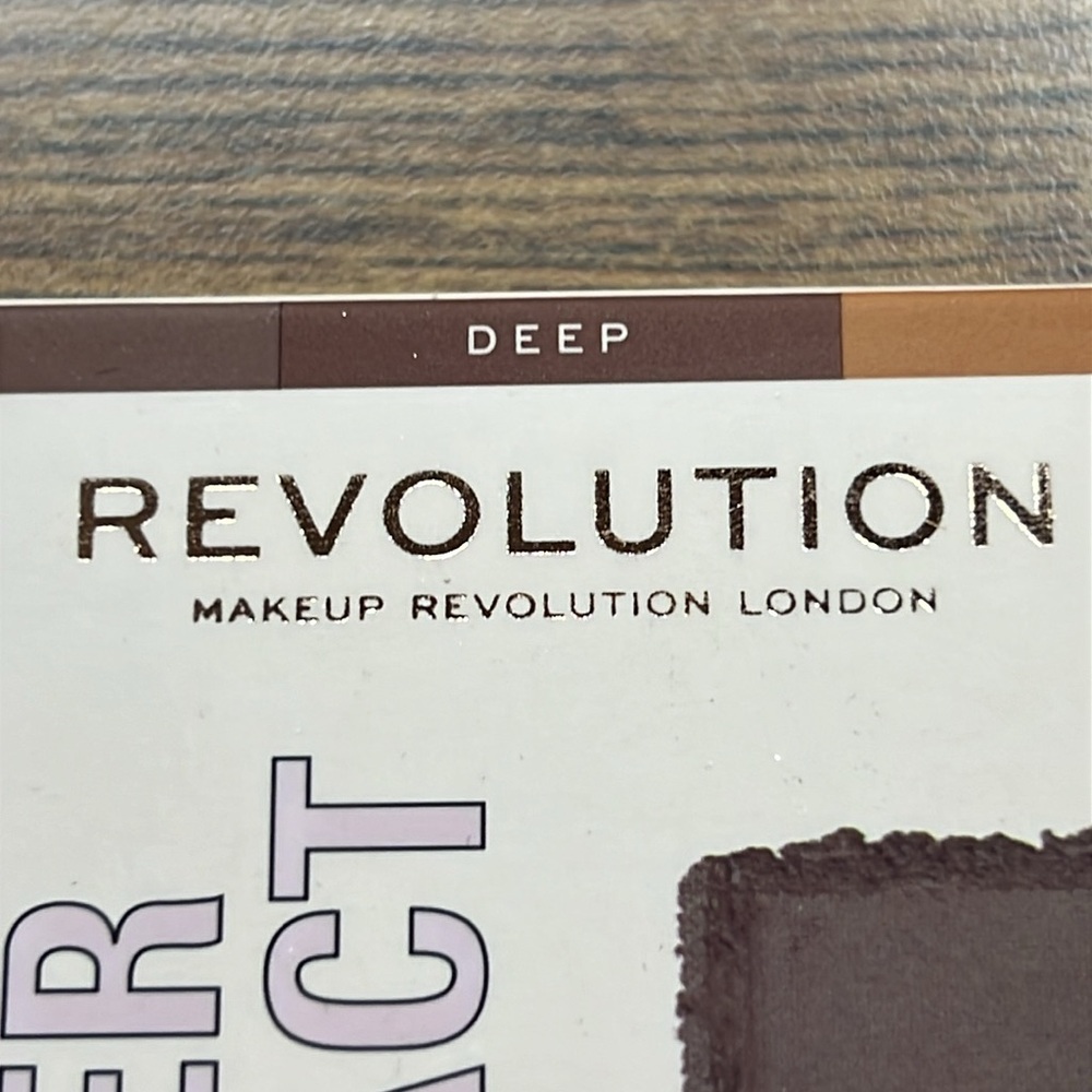 Revolution Contour Powder Compact 3 Color “Deep” - Picture 7 of 11